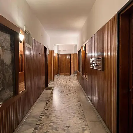 Apartment Night And Day *