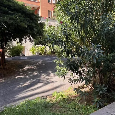 Apartment Night And Day *