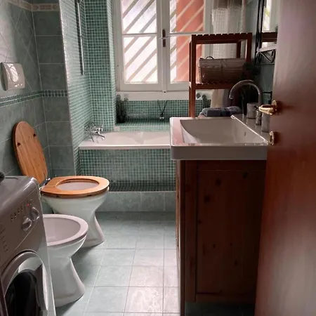 Night And Day Apartment Rom