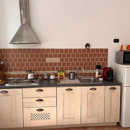 Night And Day Apartment Rom