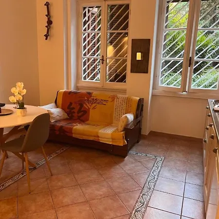 Apartment Night And Day *